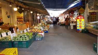 Vegetables vendors in Gongdeok Market. Seoul, Korea.